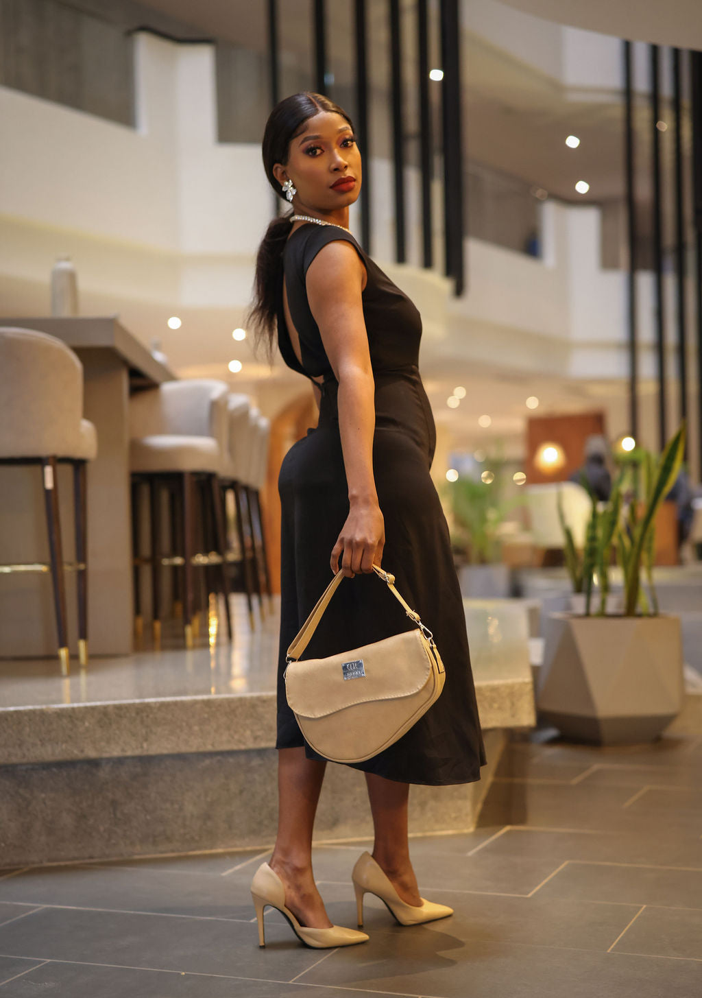 Denri Montana Sling Bag | Vegan Leather Saddle Bag – Women’s Curved Crossbody Handbag with Adjustable Strap