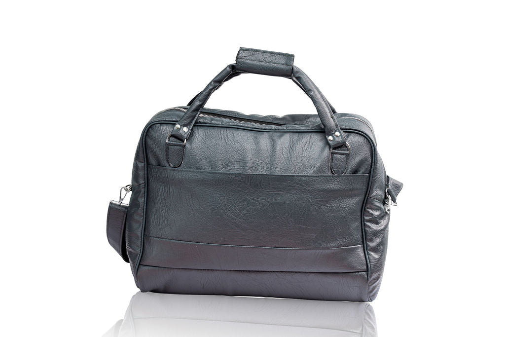Denri Africa's black Voyage Travel Bag. Spacious vegan-leather duffle bag, extra-large travel luggage, ideal for long trips.
