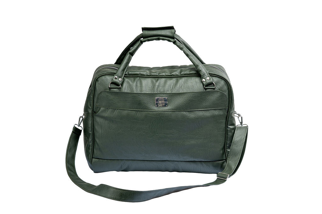 Denri Africa's green Voyage Travel Bag. Spacious travel duffle bag, eco-toned vegan leather, ideal for weekend trips or holidays.